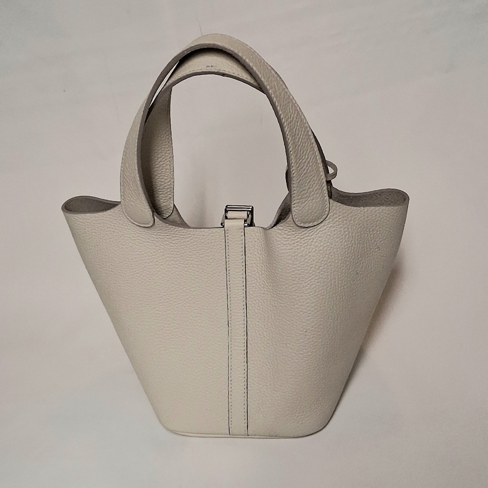 Elegant Ivory Leather Bucket Bag Lock 18 - Picture 2 of 8